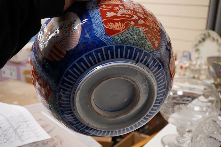 A Japanese Imari bowl, 19th century
